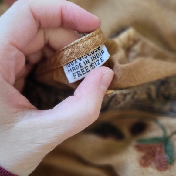 Bohemian Embroidered Flowy Dress - Picture 3 of 9